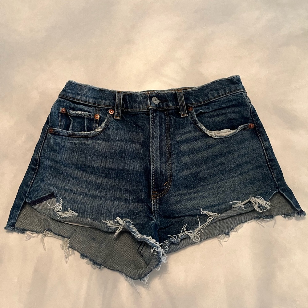Abercrombie & Fitch The Mom Short Distressed High-Waisted